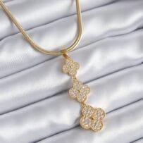 316L Çelik Gold Renk İtalyan Zincir Zirkon Taşlı Yonca Model Kadın Kolye