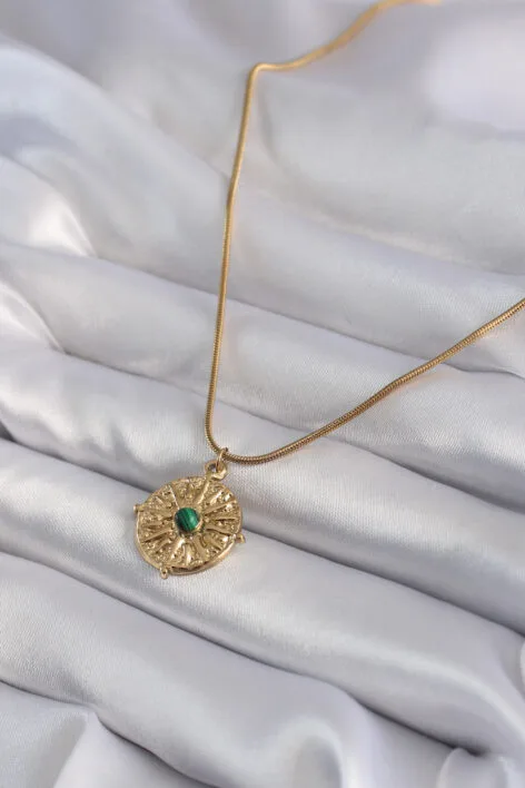 316L Çelik Gold Renk Yeşil Taşlı Kutup Yıldızı İşleme Madalyon Model Kadın Kolye - Görsel 2