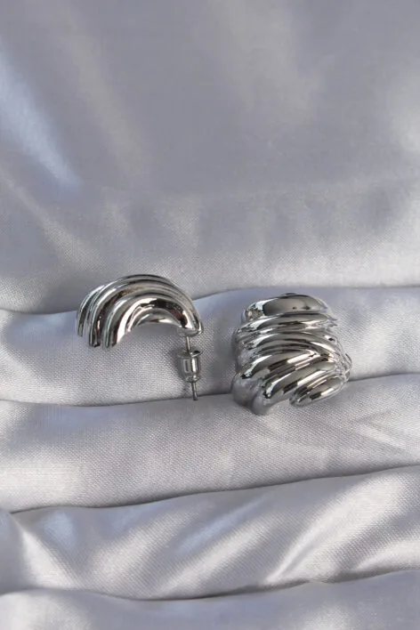 Pirinç Gümüş Renk Tırtıklı Bombe Model Küpe - Görsel 2