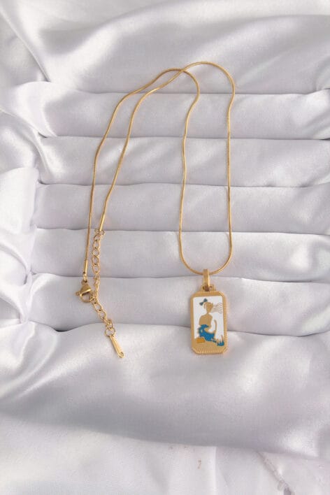 316L Çelik Gold Renk Beyaz Mineli Kız Figür Tarot Kolye - Görsel 2