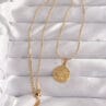316L Çelik Gold Renk Ezme Plaka İşlemeli Vintage Kolye - Görsel 2