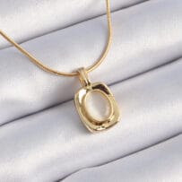 316L Çelik Gold Renk Kare Beyaz Sedefli Figür Vintage Kadın Kolye