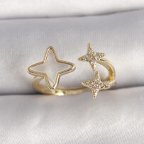 Pirinç Gold Renk Zirkon Taşlı Beyaz Mineli Zirkon Taşlı Ayarlanabilir Yüzük