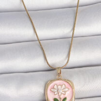 316L Çelik Gold Renk Zincir Pembe Papatya İşlemeli İnci Detay Kadın Kolye