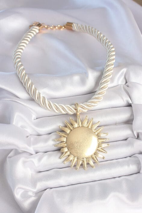 Kırık Beyaz Halat Model Gold Renk Güneş Figürlü Pirinç Kolye - Görsel 2