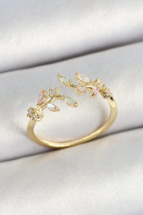 Pirinç Yaprak Figürlü Zirkon Taşlı Gold Renk Ayarlanabilir Kadın Yüzük