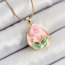 316L Çelik Zincir Zirkon Taşlı Pembe Sanatsal Portre Gül Figürlü Beşgen Model Gold Renk Kadın Kolye