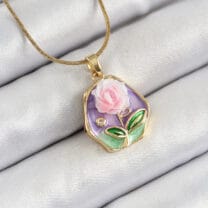 316L Çelik Zincir Zirkon Taşlı Pembe Ve Mor Sanatsal Portre Gül Figürlü Beşgen Model Gold Renk Kadın Kolye