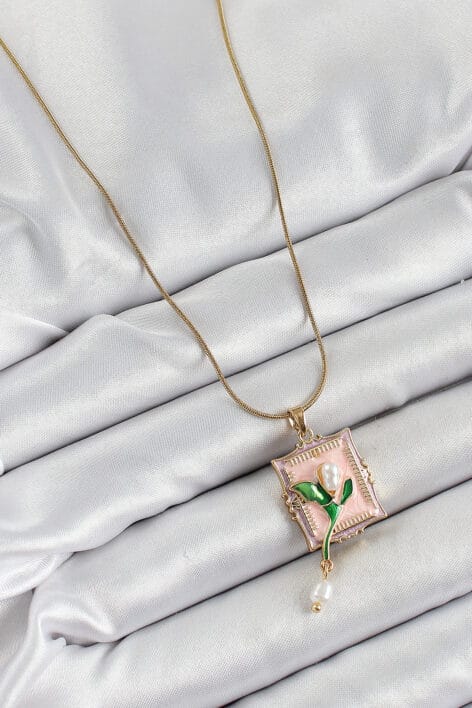 316L Çelik Zincir Pembe Sanatsal Portre Sallantılı İnci Detaylı Lale Model Gold Renk Kadın Kolye - Görsel 2