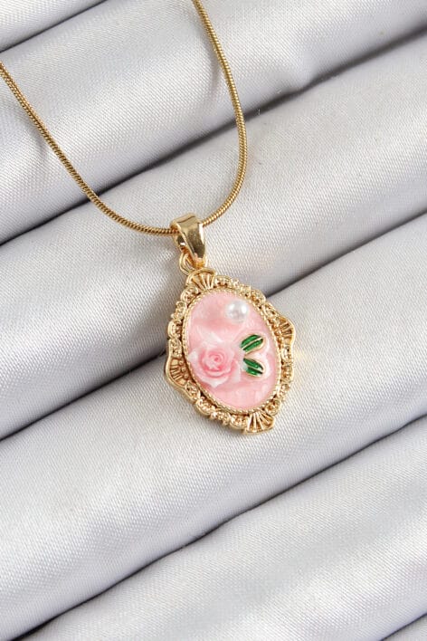316L Çelik Zincir Pembe Sanatsal Portre İnci Detaylı Gül Figürlü Model Gold Renk Kadın Kolye