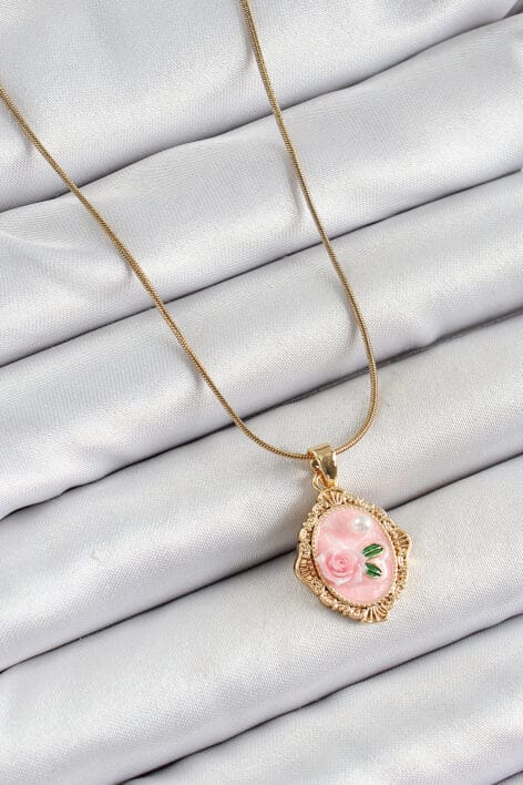 316L Çelik Zincir Pembe Sanatsal Portre İnci Detaylı Gül Figürlü Model Gold Renk Kadın Kolye - Görsel 2