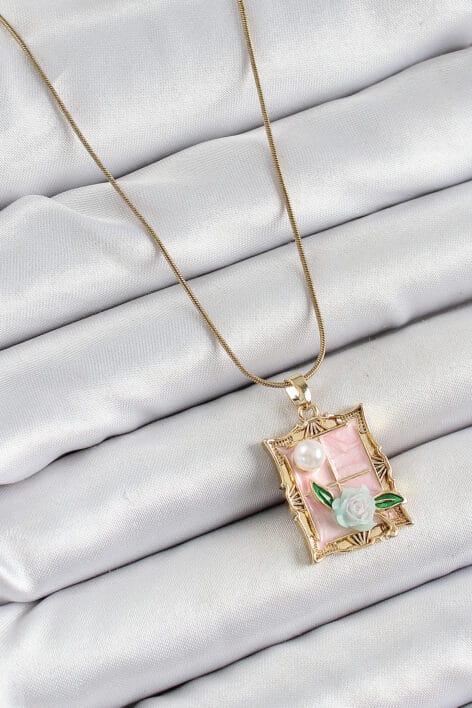 316L Çelik Zincir Pembe Sanatsal Portre İnci Detaylı Gül Figürlü Model Gold Renk Kadın Kolye - Görsel 2
