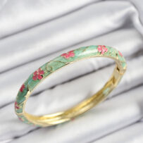 Mineli Pirinç Pembe Ve Yeşil Çiçek Motifli Gold Renk Kadın Kelepçe