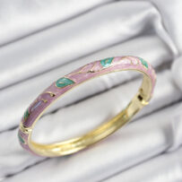 Mineli Pirinç Pembe Ve Yeşil Yaprak Motifli Gold Renk Kadın Kelepçe