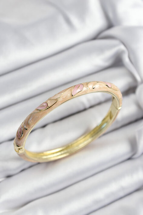 Mineli Pirinç Pembe Ve Yavru Ağzı Çiçek Motifli Gold Renk Kadın Kelepçe
